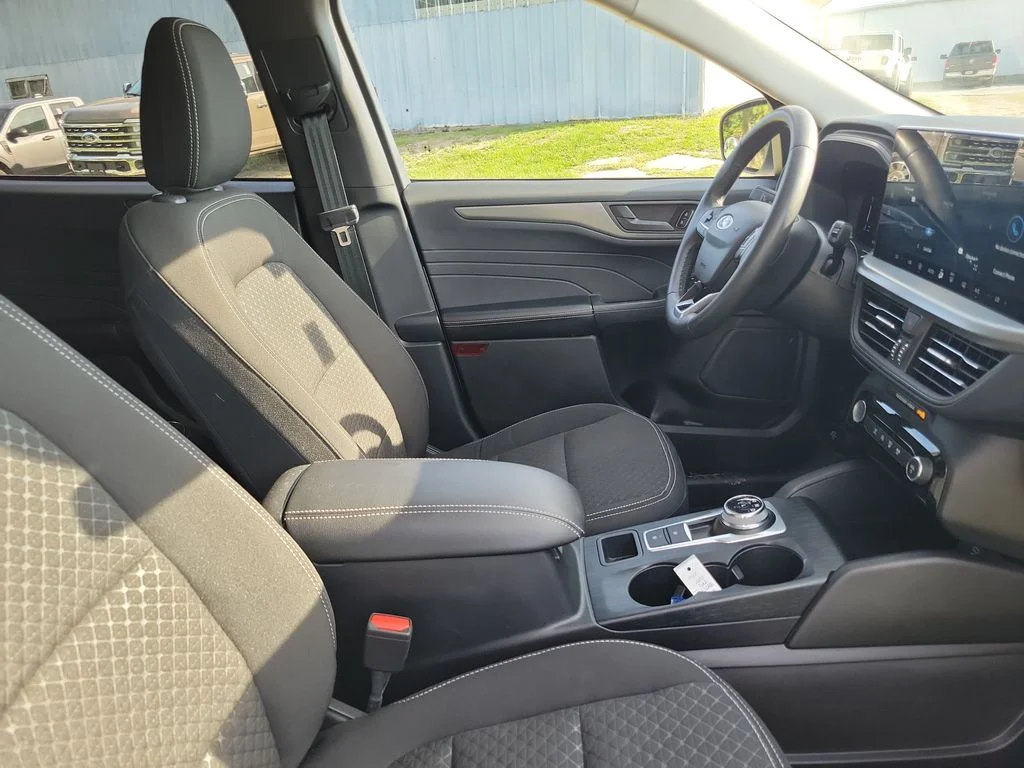 Used 2023 White Ford Active image 37
