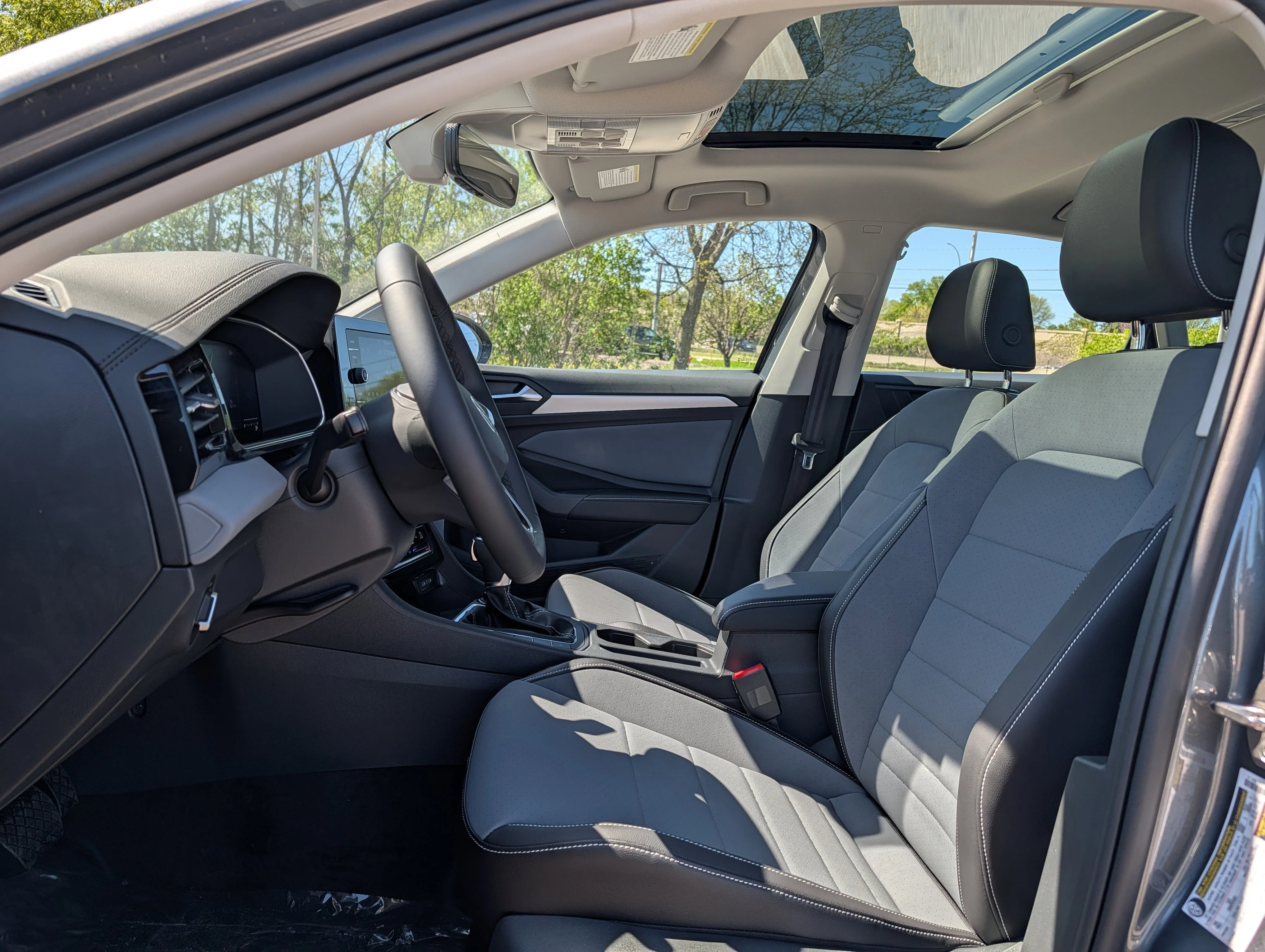 New 2026 Platinum Gray Metallic Volkswagen SE image 5