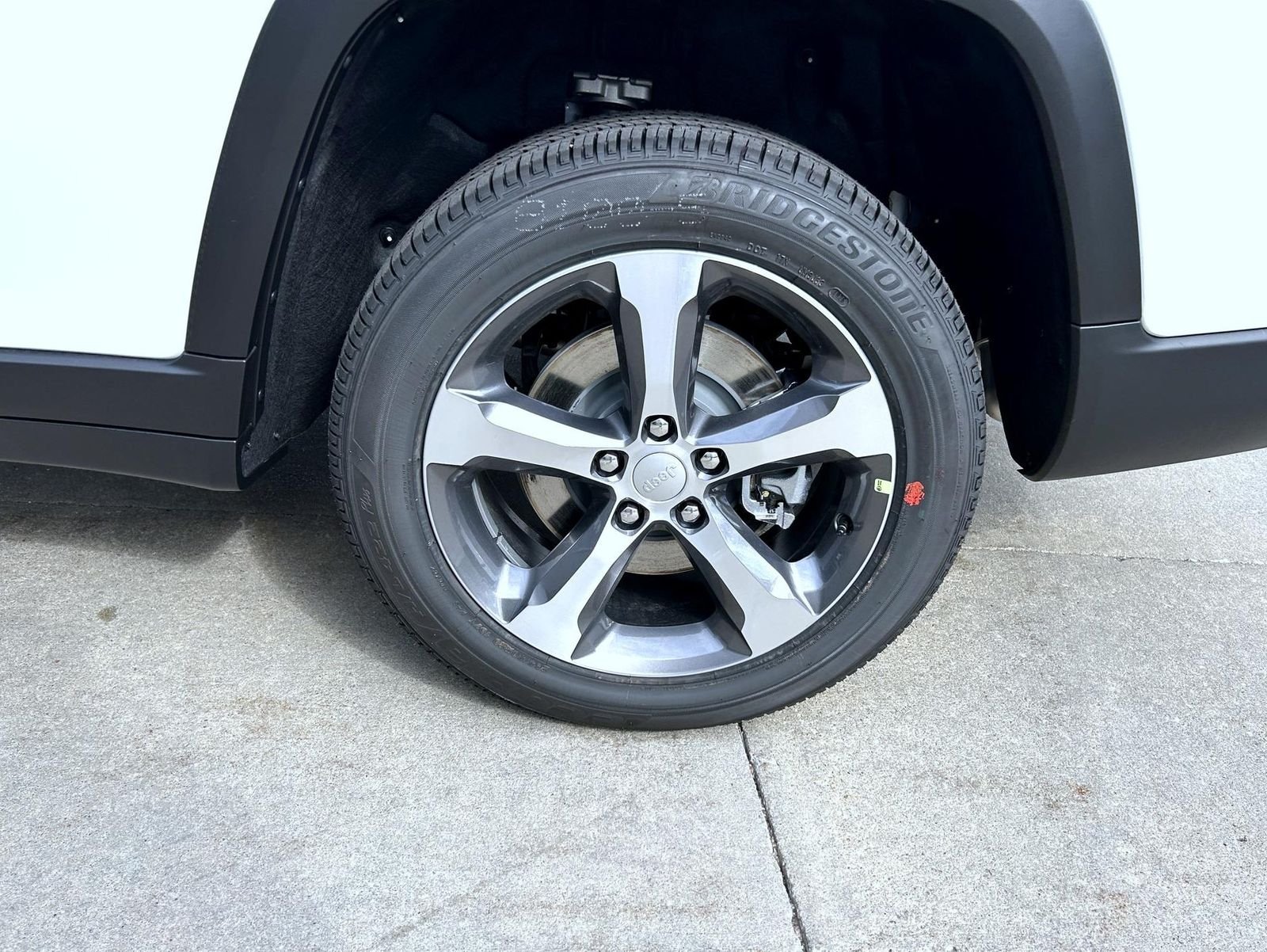 New 2026 Bright White Clear-Coat Exterior Paint Jeep Limited image 22