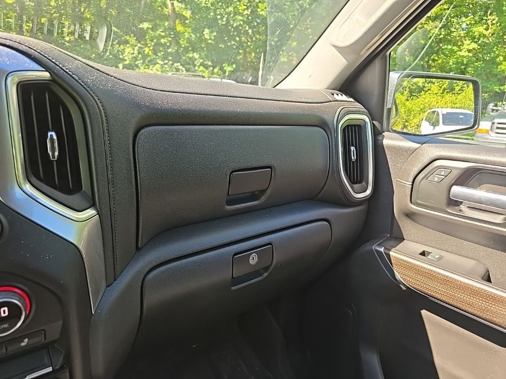 Used 2019 Red Chevrolet LT image 24