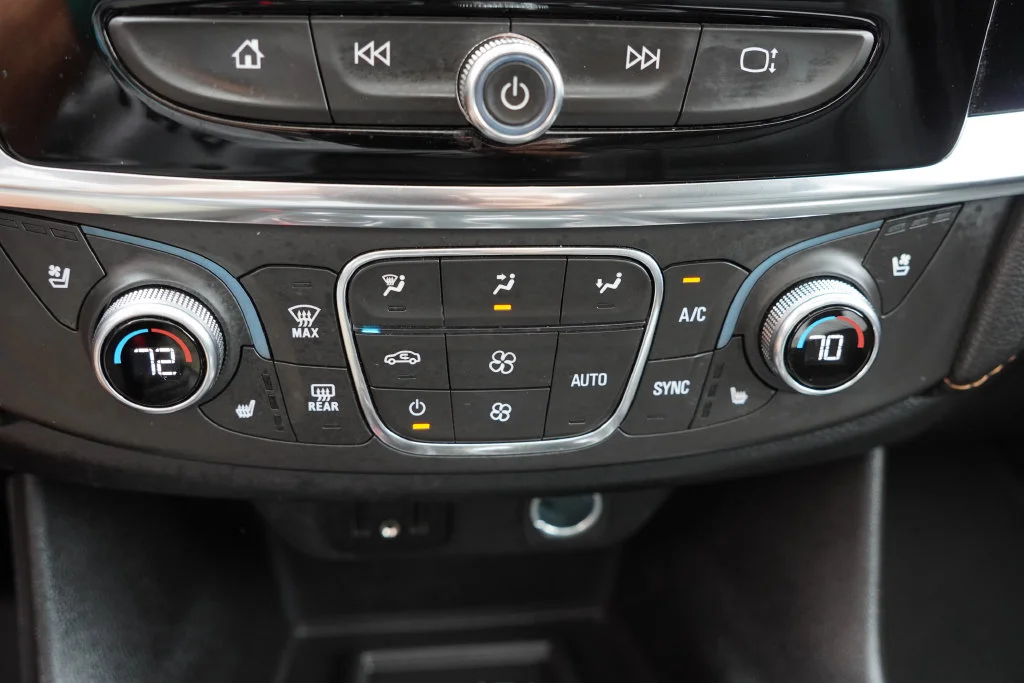 Certified Used 2019 Iridescent Pearl Tricoat Chevrolet Premier image 31