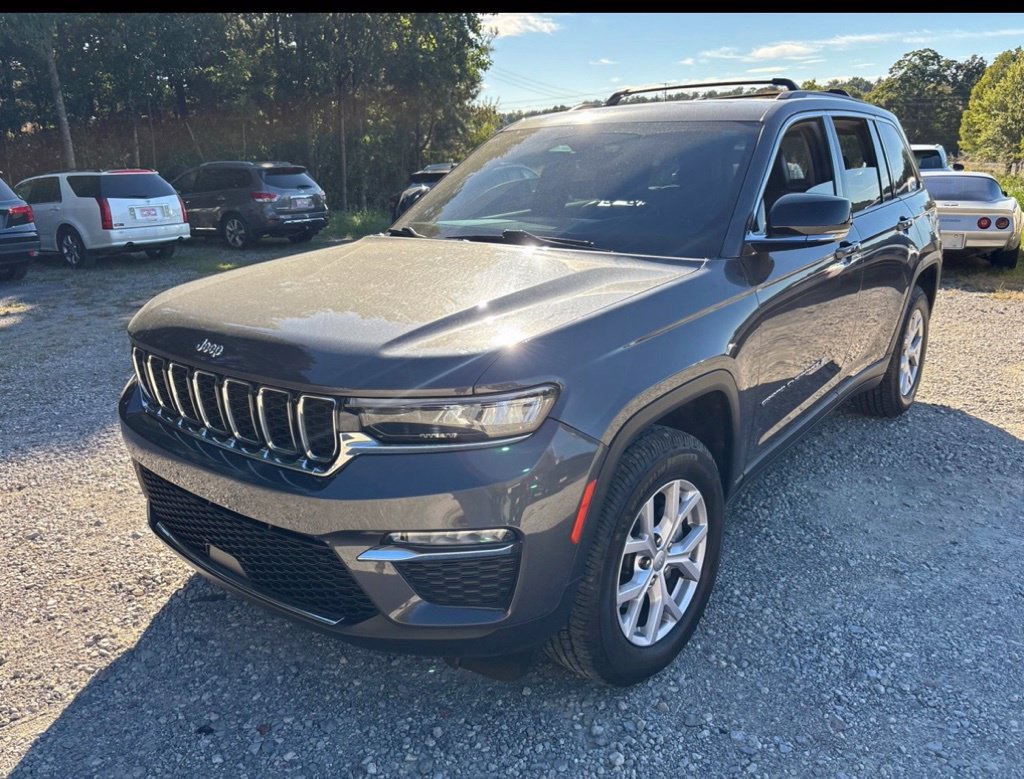 Used 2022 Gray Jeep Limited image 2