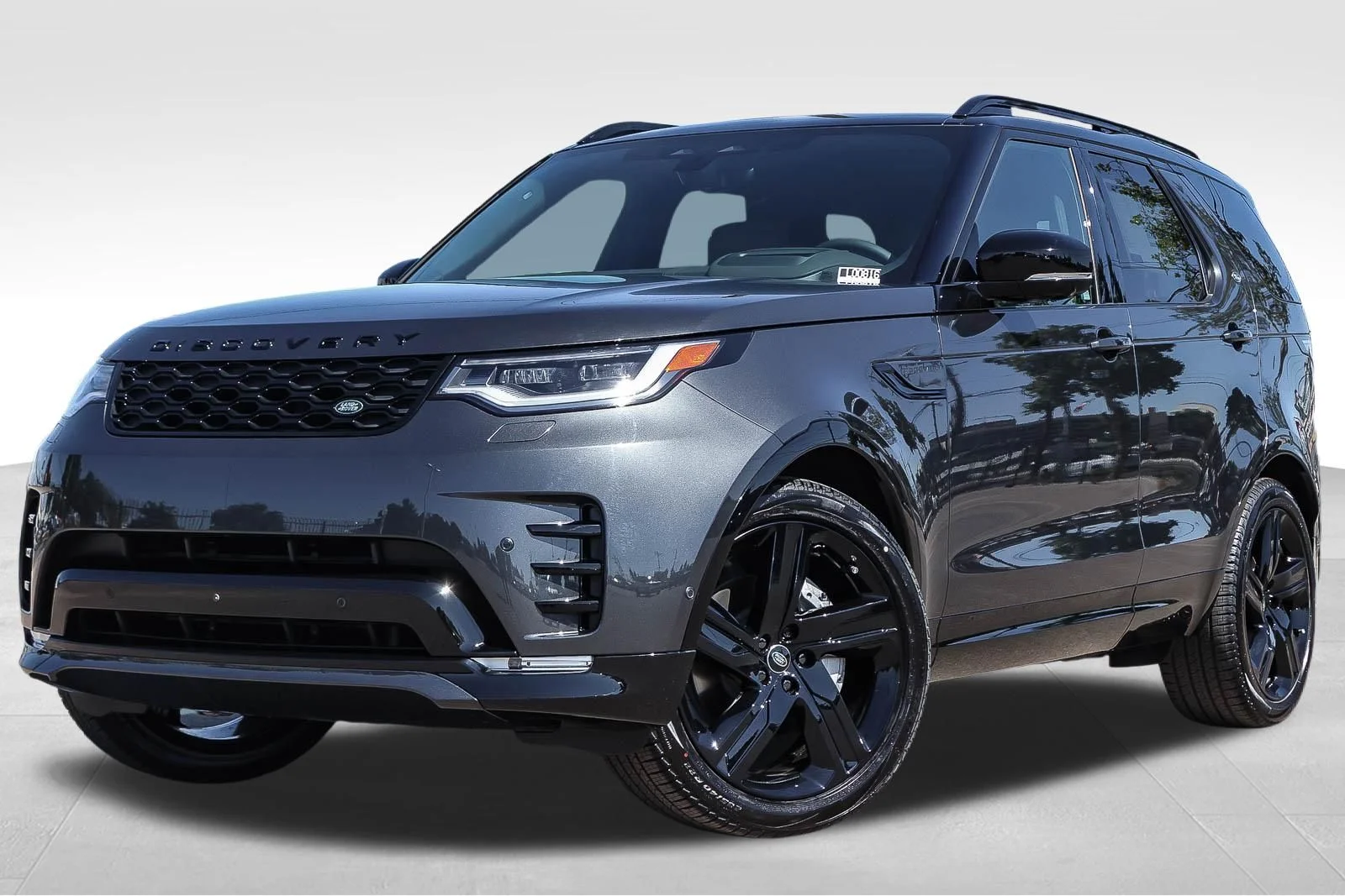 New 2026 Carpathian Grey Land Rover Dynamic SE image 1