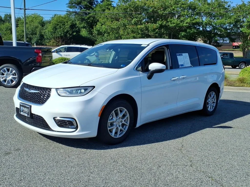 Used 2023 White Chrysler Touring L image 26