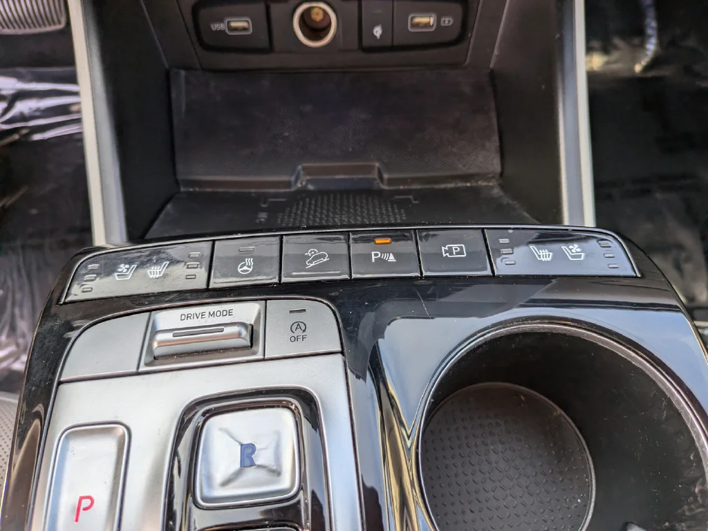 Used 2022 Silver Hyundai Limited image 23