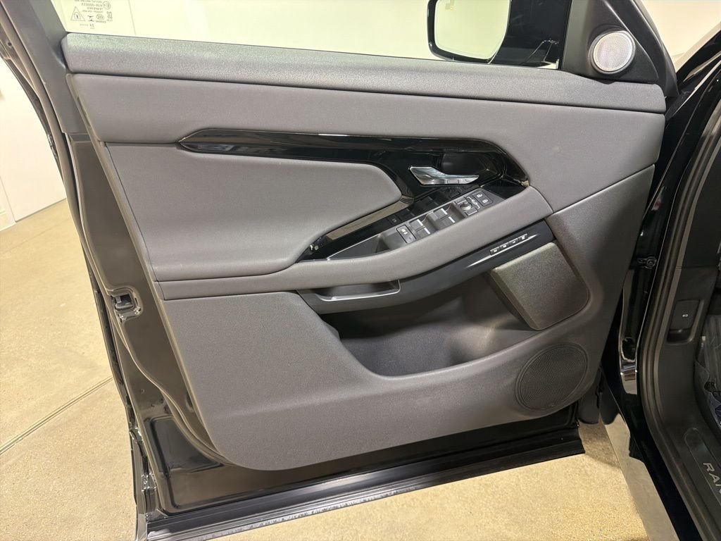 Certified Used 2025 Santorini Black Metallic Land Rover Dynamic image 9