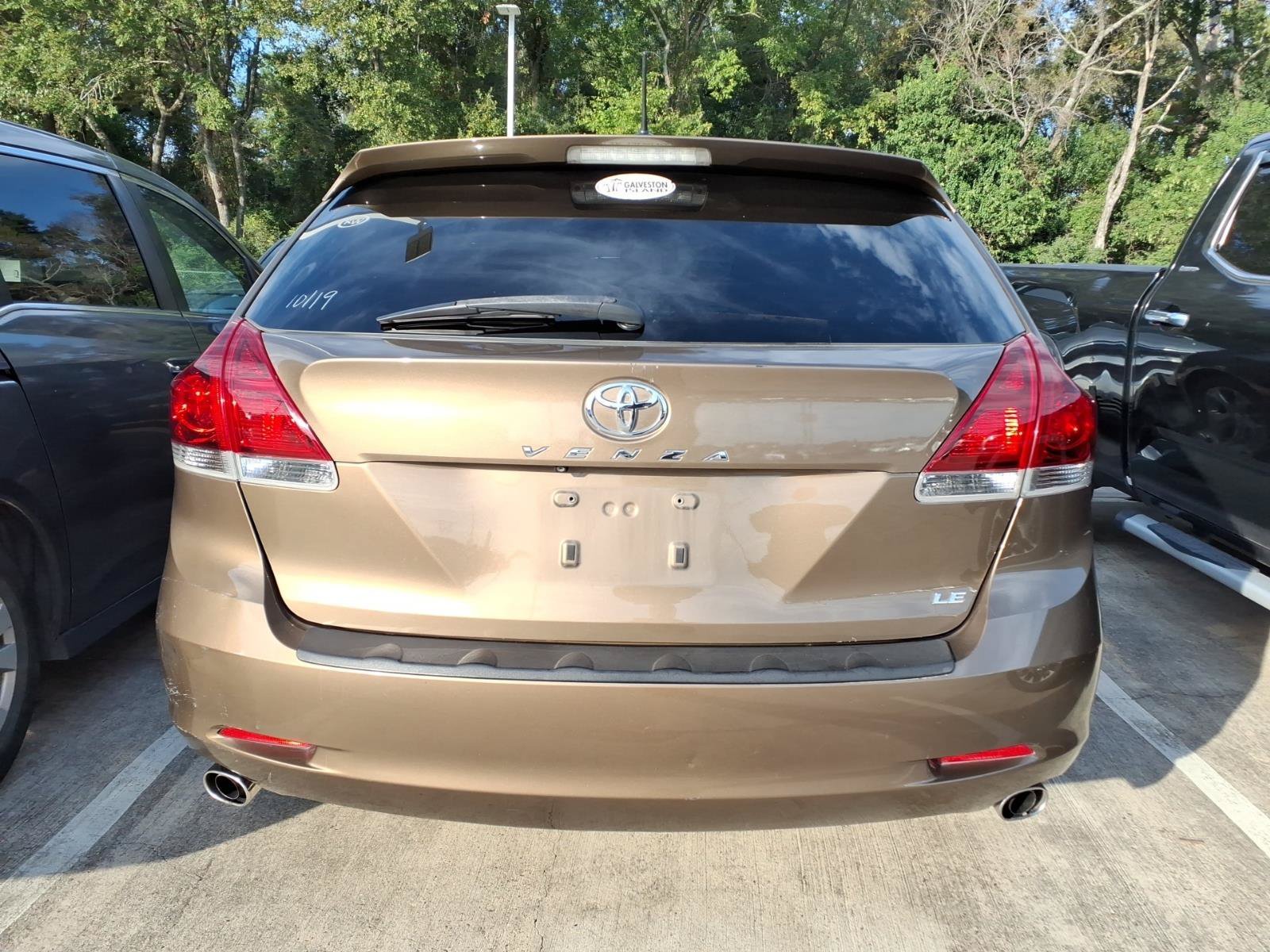 Used 2013 Golden Toyota LE image 5