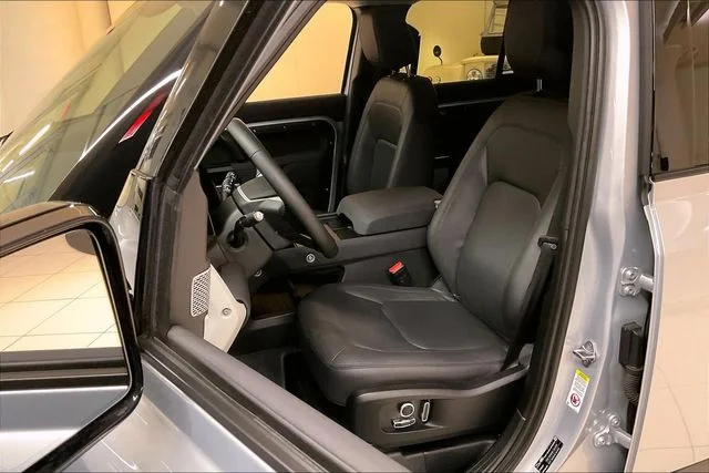 Used 2023 Silver Land Rover S image 13