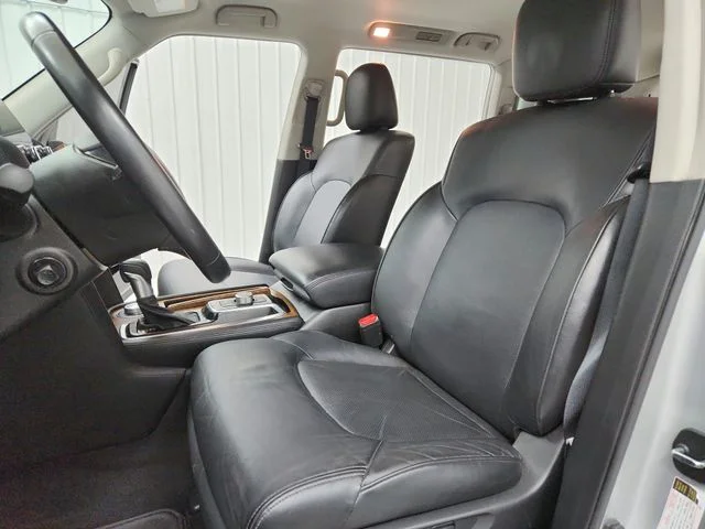 Used 2022 Silver Nissan SL image 19