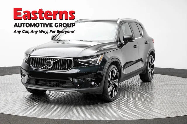 2025 Volvo XC40 B5 Plus Bright Theme