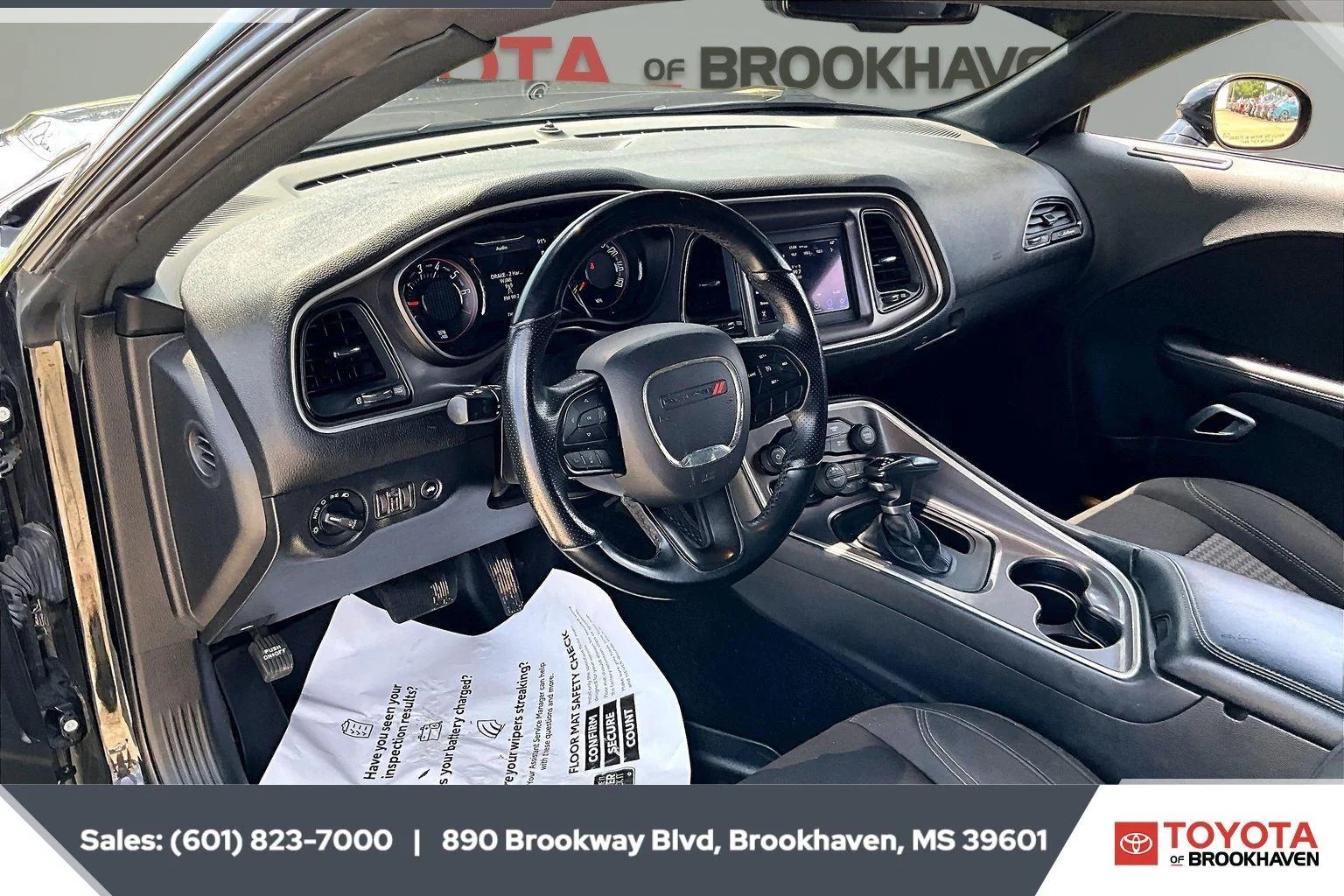 Used 2022 Pitch Black Clearcoat Dodge SXT image 12