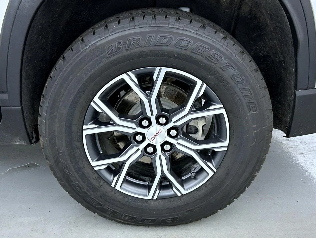 Used 2025 White GMC AT4 image 25