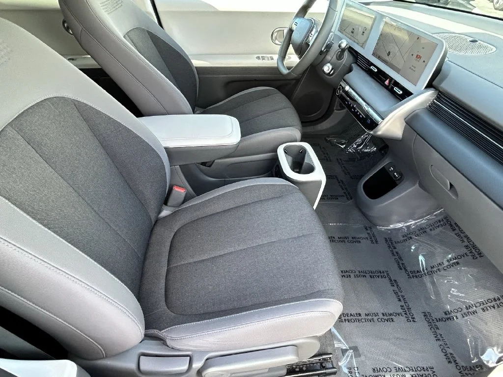 Used 2024 Teal Hyundai SEL image 9