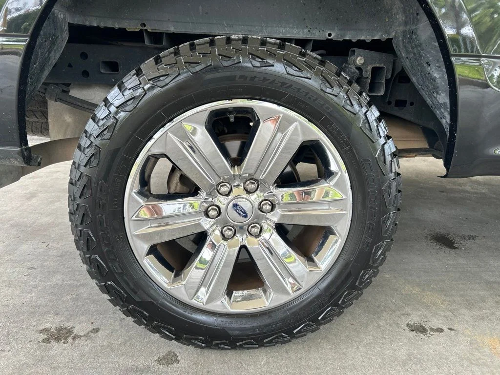 Used 2019 Black Ford XLT image 23
