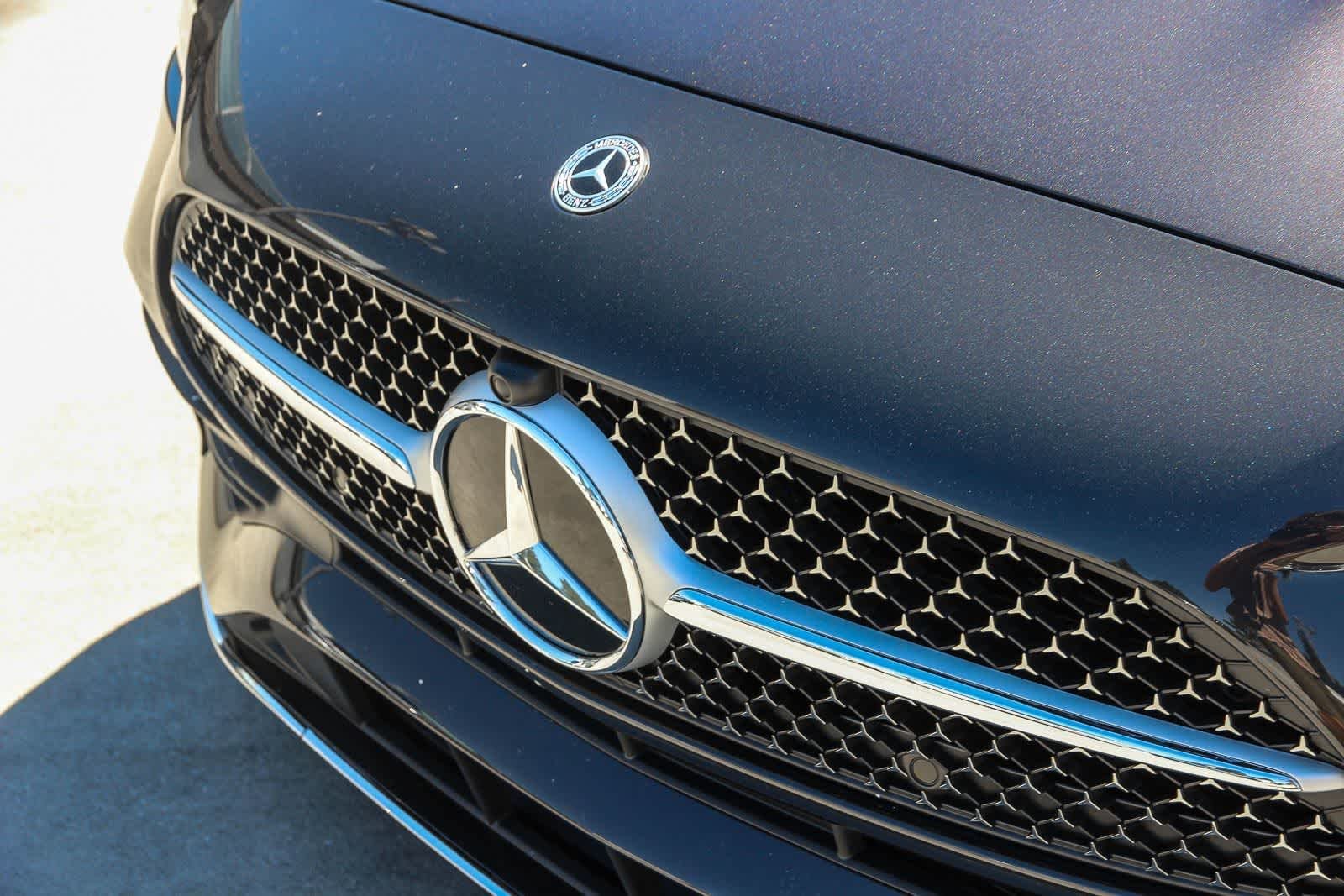 New 2026 Graphite Grey Metallic Mercedes-Benz C 300 image 9