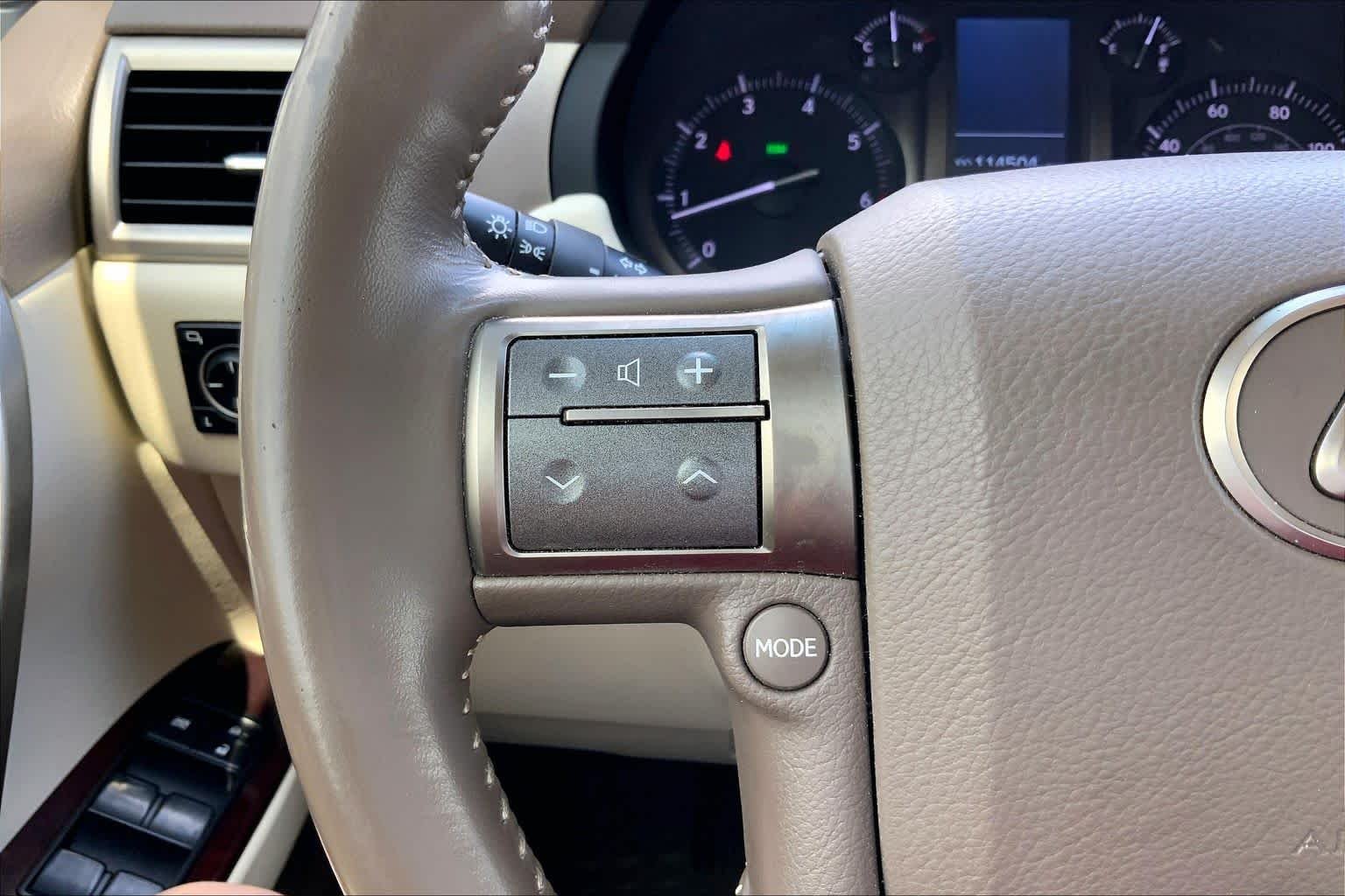 Used 2014 Starfire Pearl Lexus  image 23