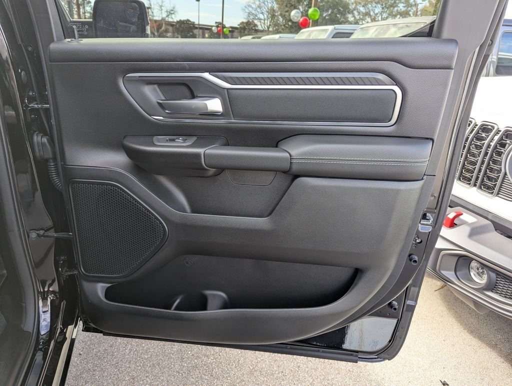 New 2026 Diamond Black Crystal Pearl-Coat Exterior Paint Ram Big Horn/Lone Star image 30