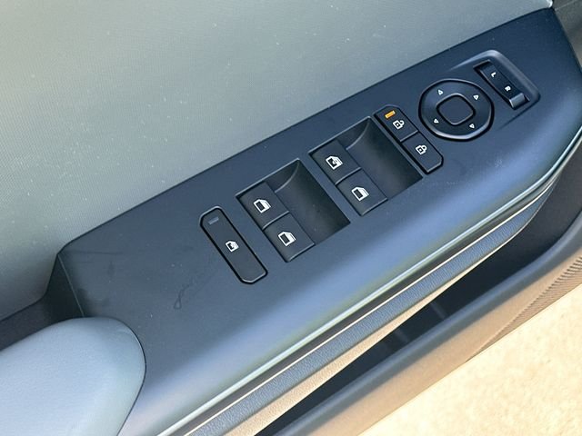 Used 2026 Haze Kia LXS image 18