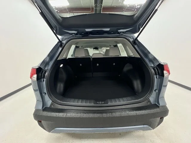 Used 2025  Toyota L image 25