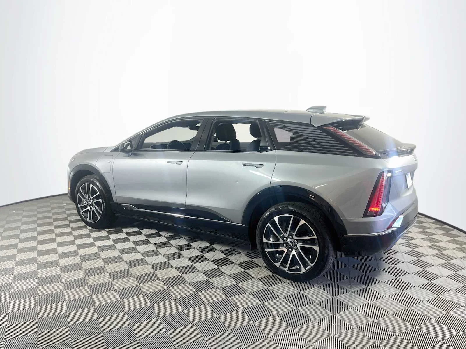 Used 2025 Argent Silver Metallic Cadillac Sport image 6