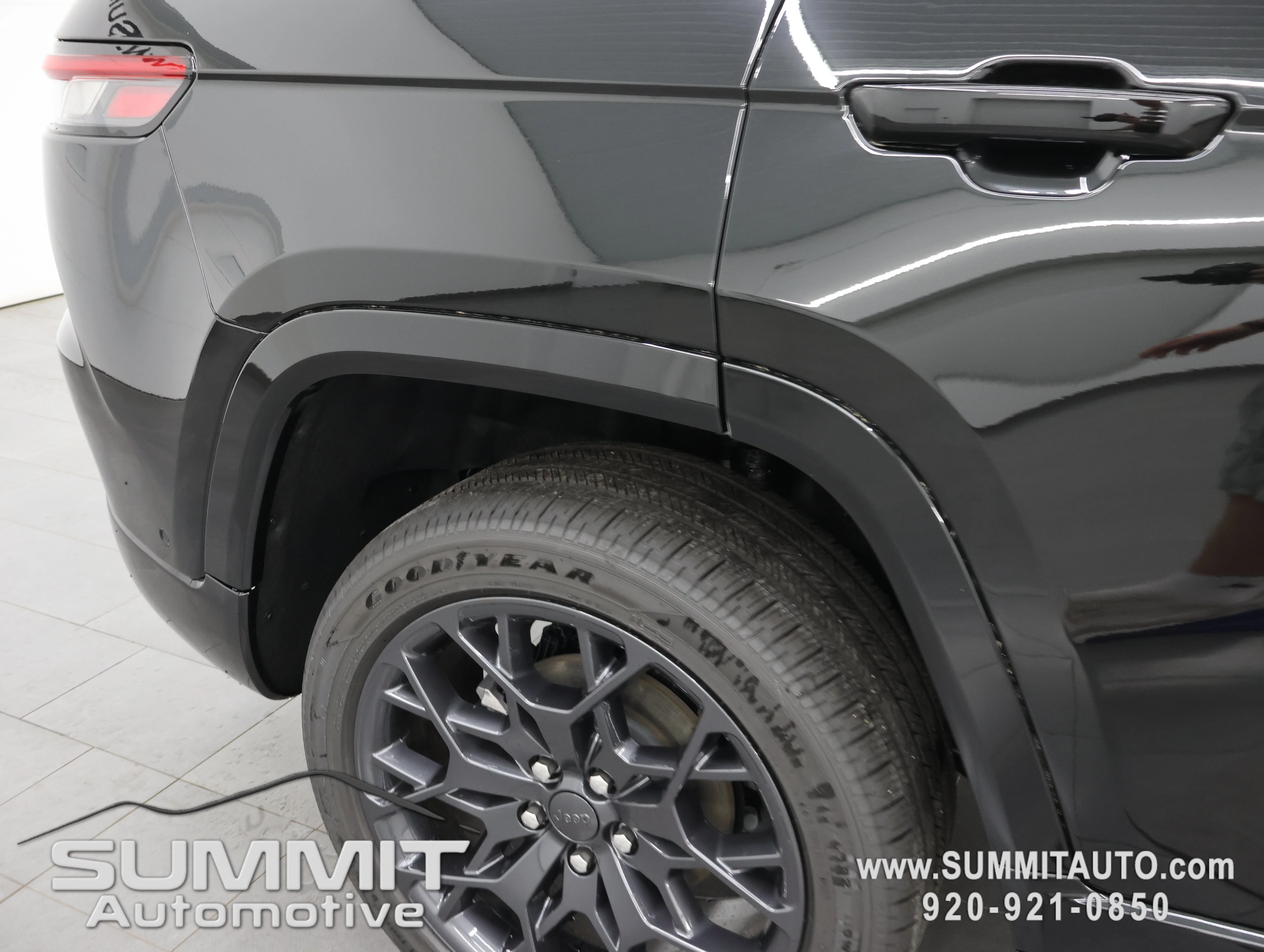 New 2026 Diamond Black Crystal Pearl-Coat Exterior Paint Jeep Summit image 30