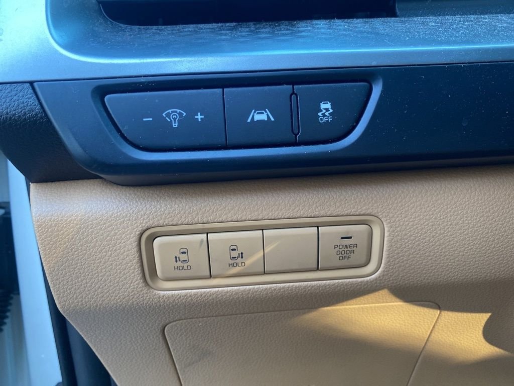Used 2024 White Kia LX image 13