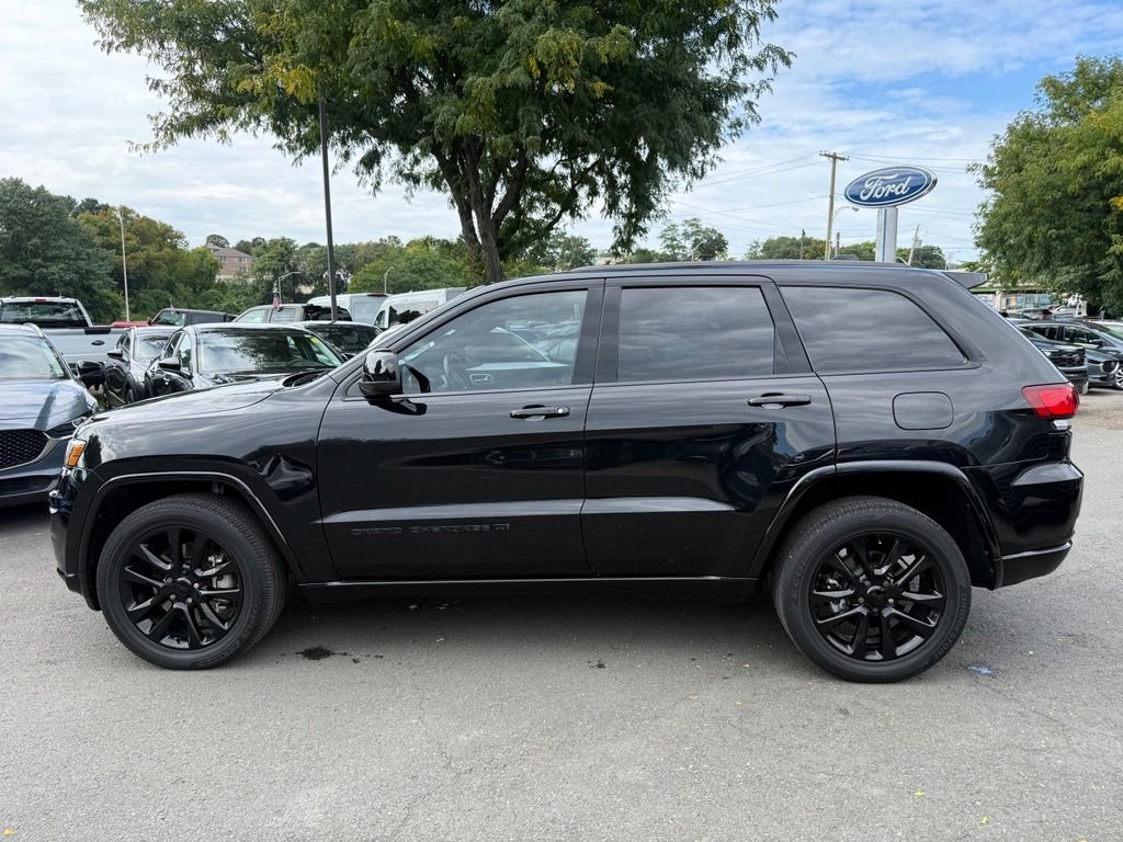 Used 2022 Black Jeep Laredo X image 11