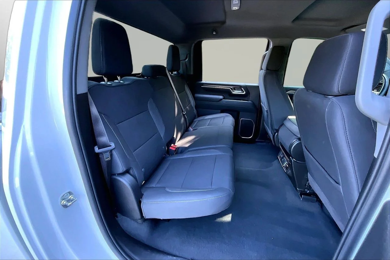 Used 2025 White Chevrolet LT image 23
