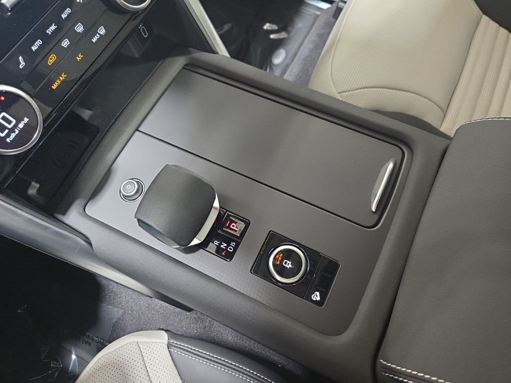 New 2026 Sedona Red Land Rover Gemini Edition image 15