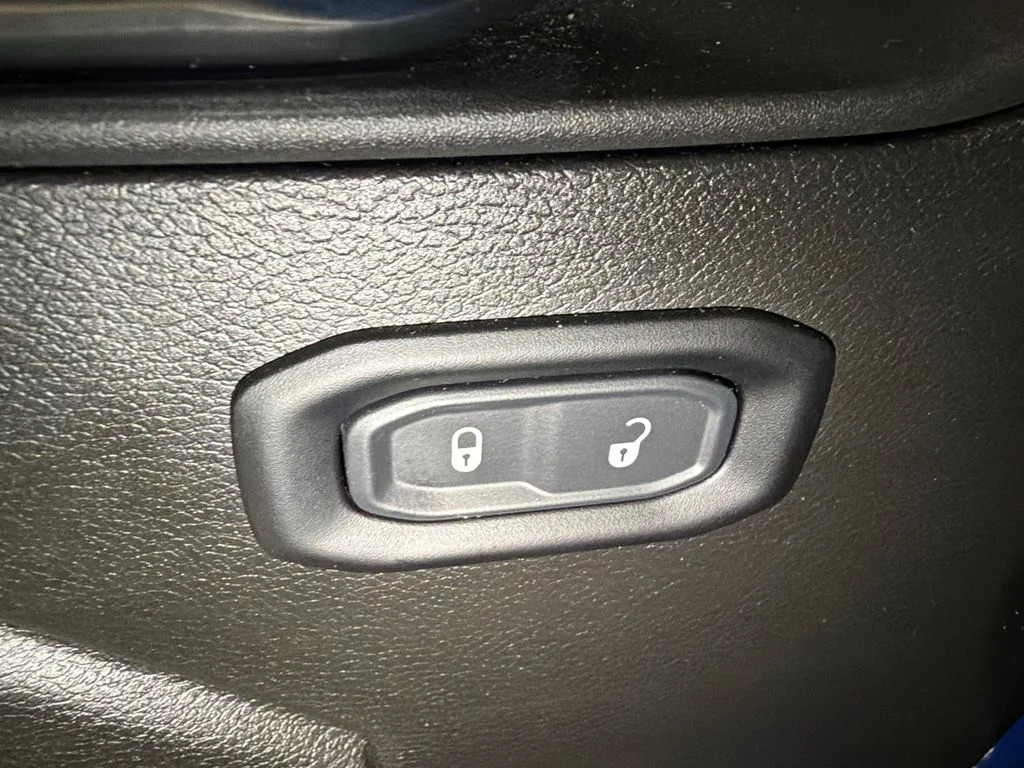 Certified Used 2025 Hydro Blue Pearlcoat Jeep Sport image 16