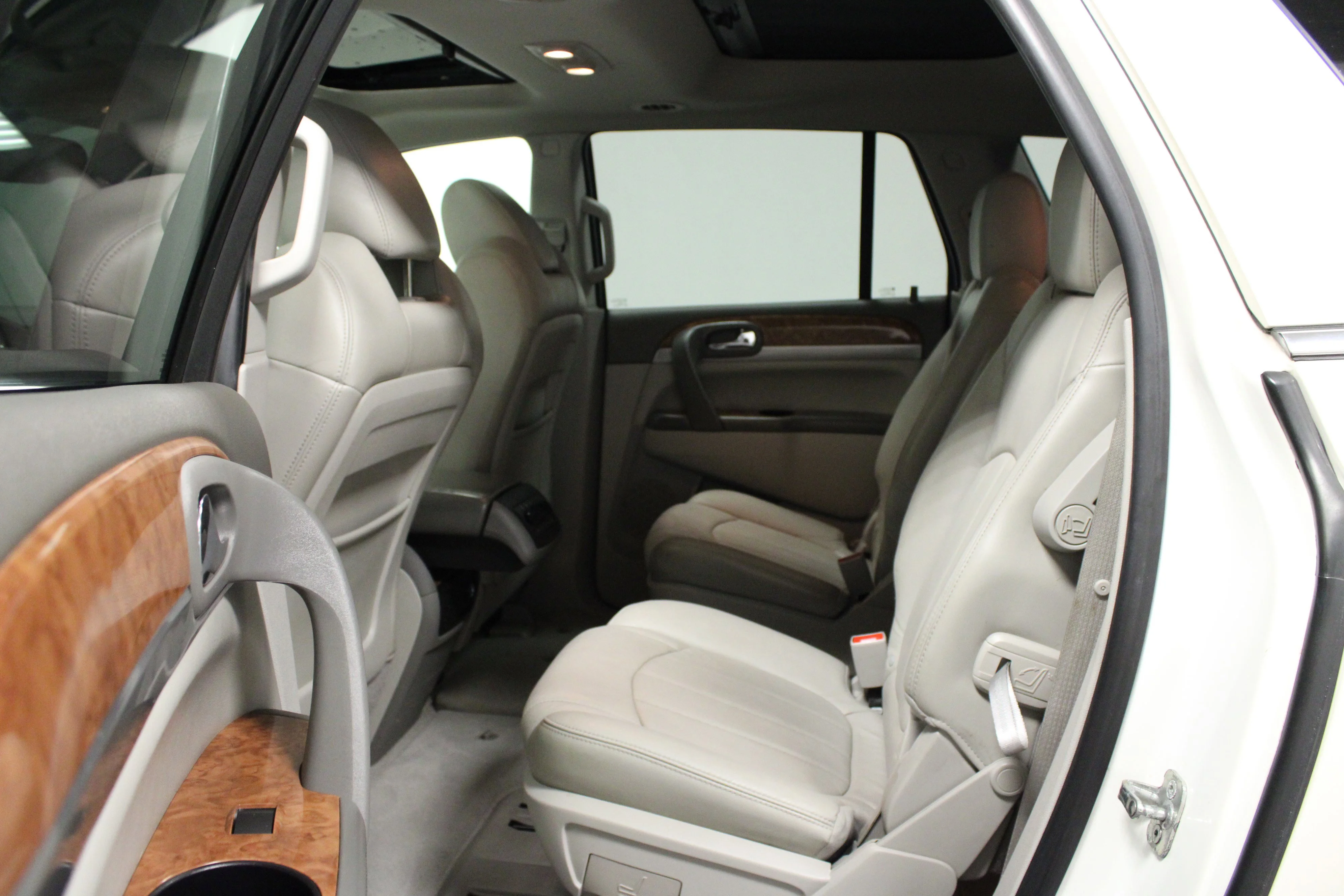 Used 2011 White Diamond Clearcoat Buick CXL image 13