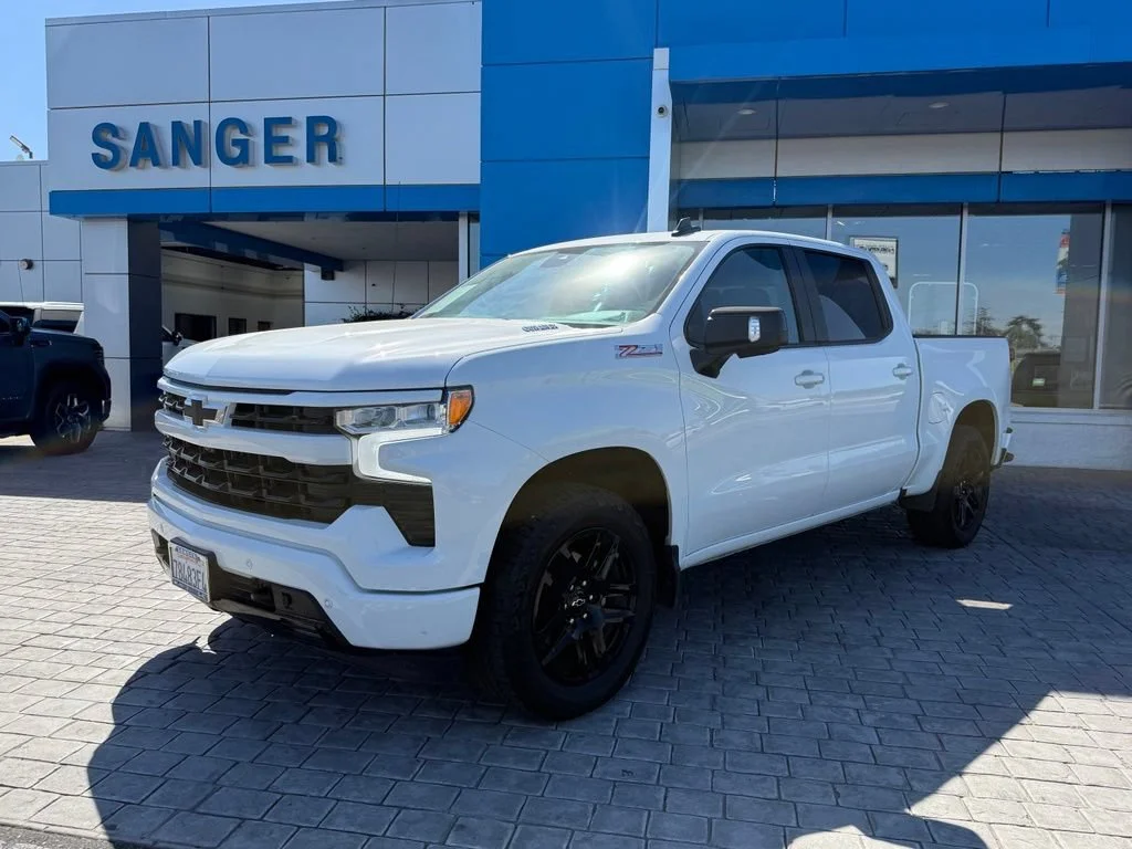 Used 2025 Summit White Chevrolet RST image 4