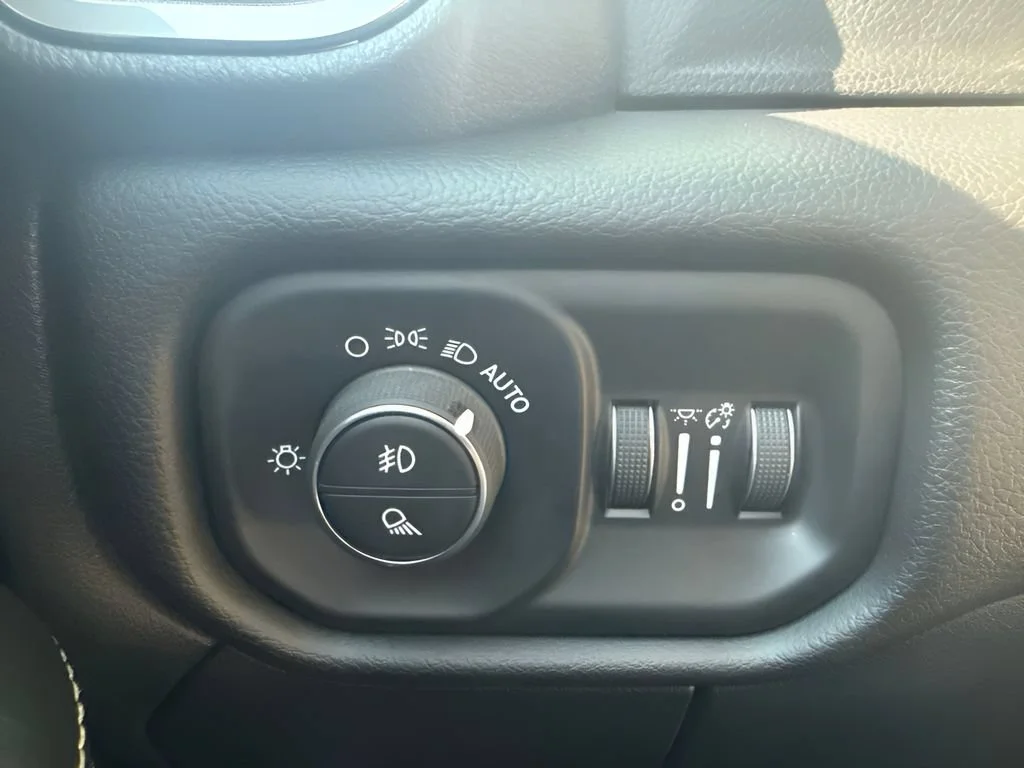 Used 2024  Ram Laramie image 18