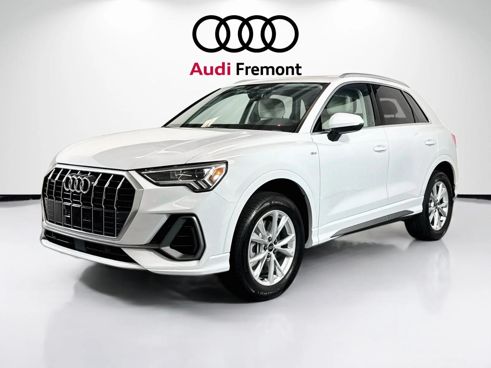 Used 2025 Glacier White Audi S line Premium image 2
