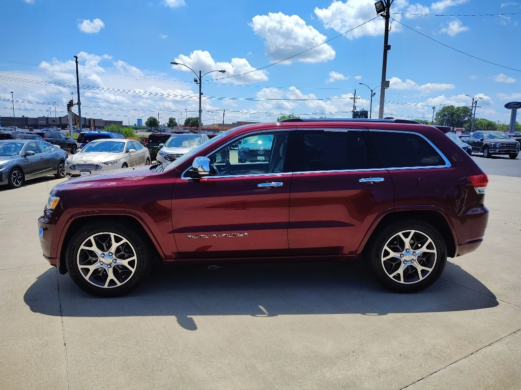 Used 2020 Velvet Red Pearlcoat Jeep Overland image 4