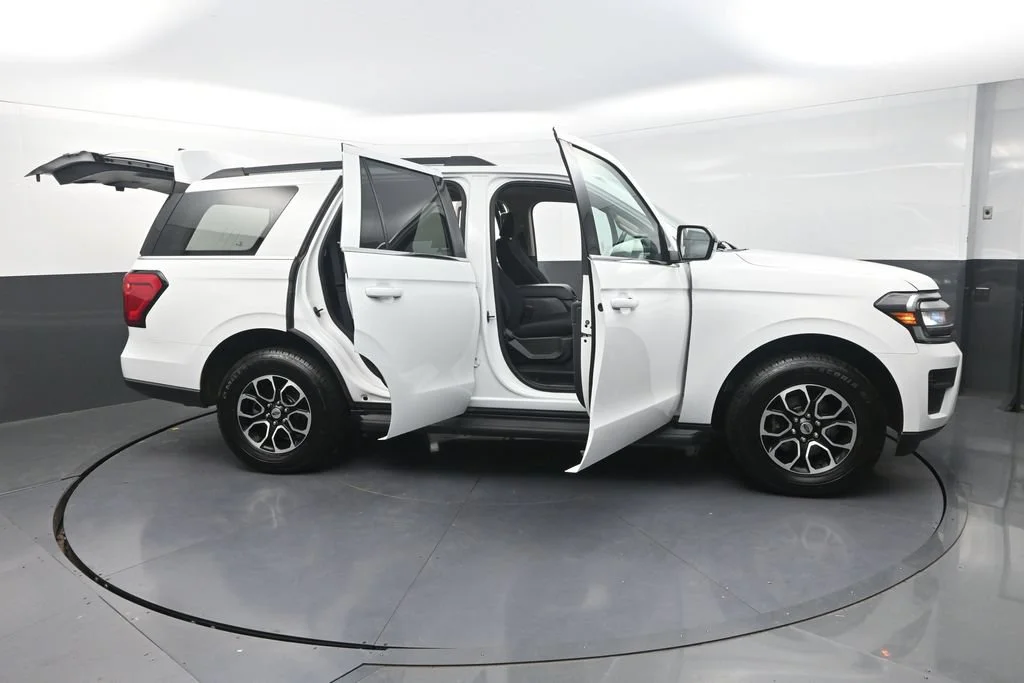 Used 2022 White Ford XL image 38