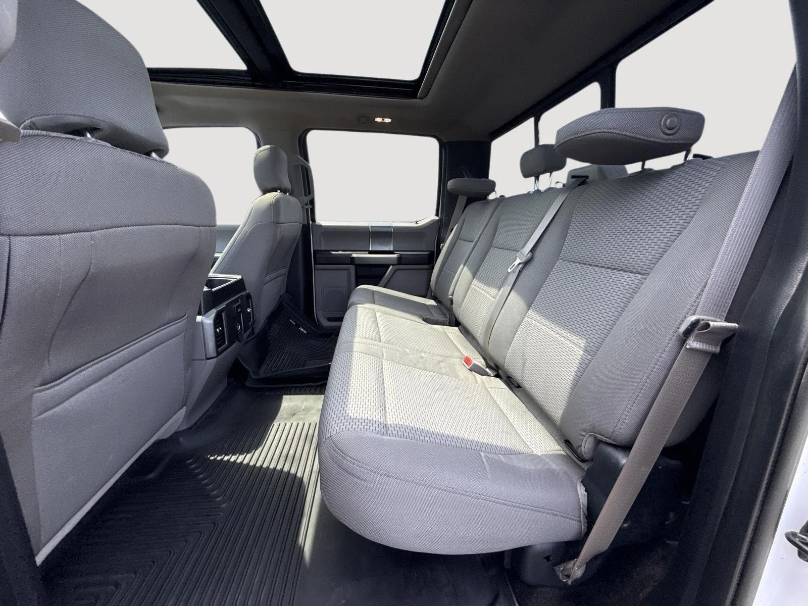 Used 2016 Oxford White/Magnetic Metallic Ford XLT image 24