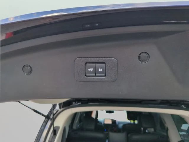 Used 2023 Black Nissan Platinum image 11