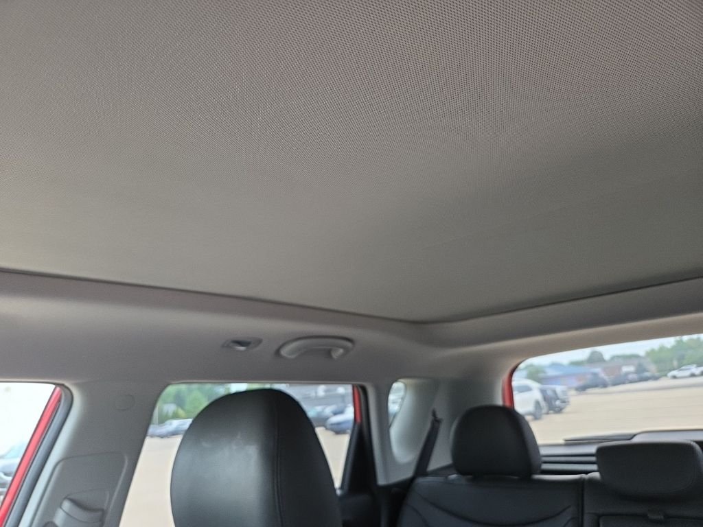 Used 2016 Inferno Red Kia Exclaim image 6