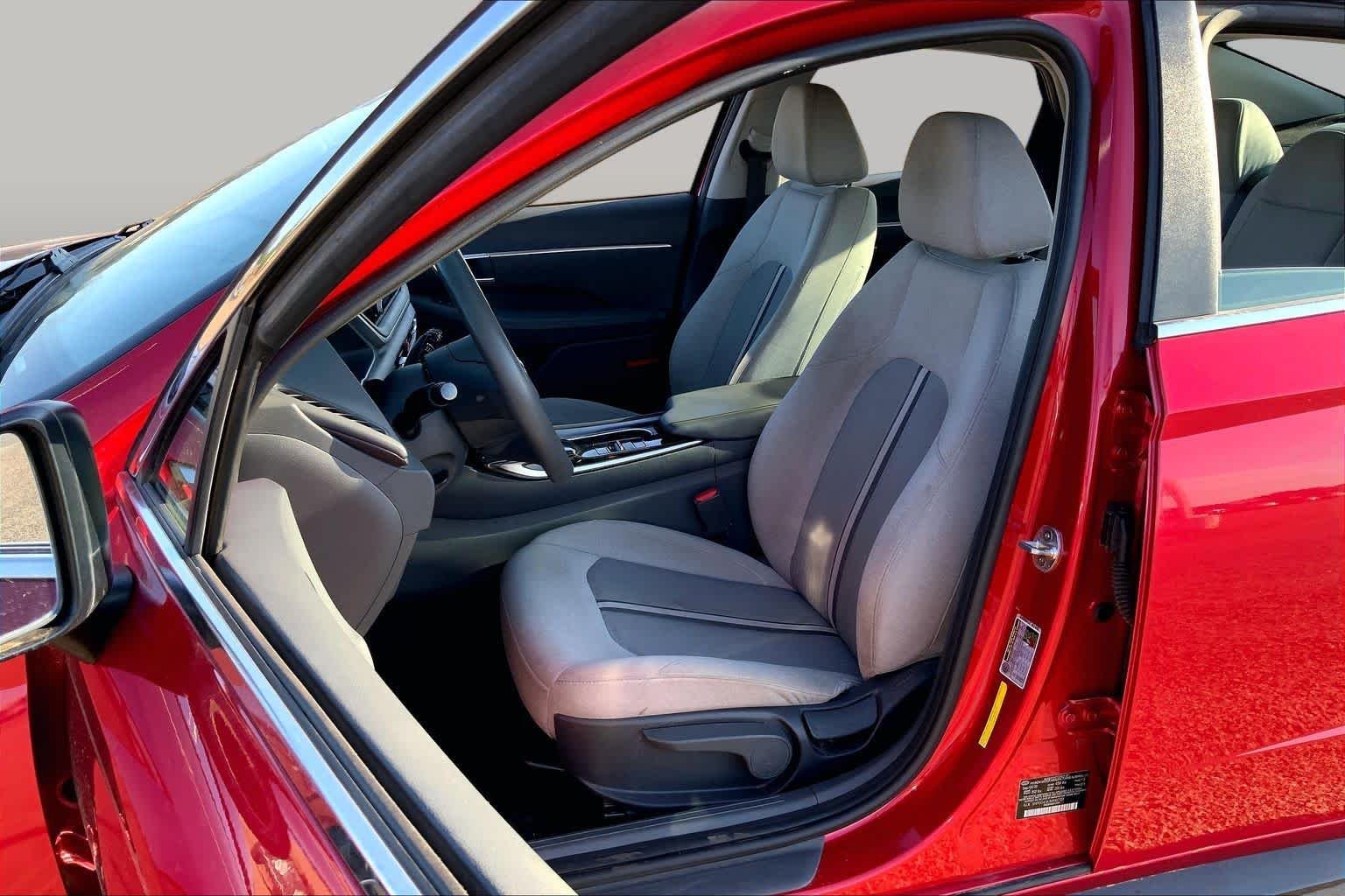 Used 2021 Calypso Red Hyundai SE image 7