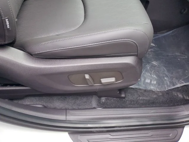 New 2026 Ivory Silver Kia EX image 34