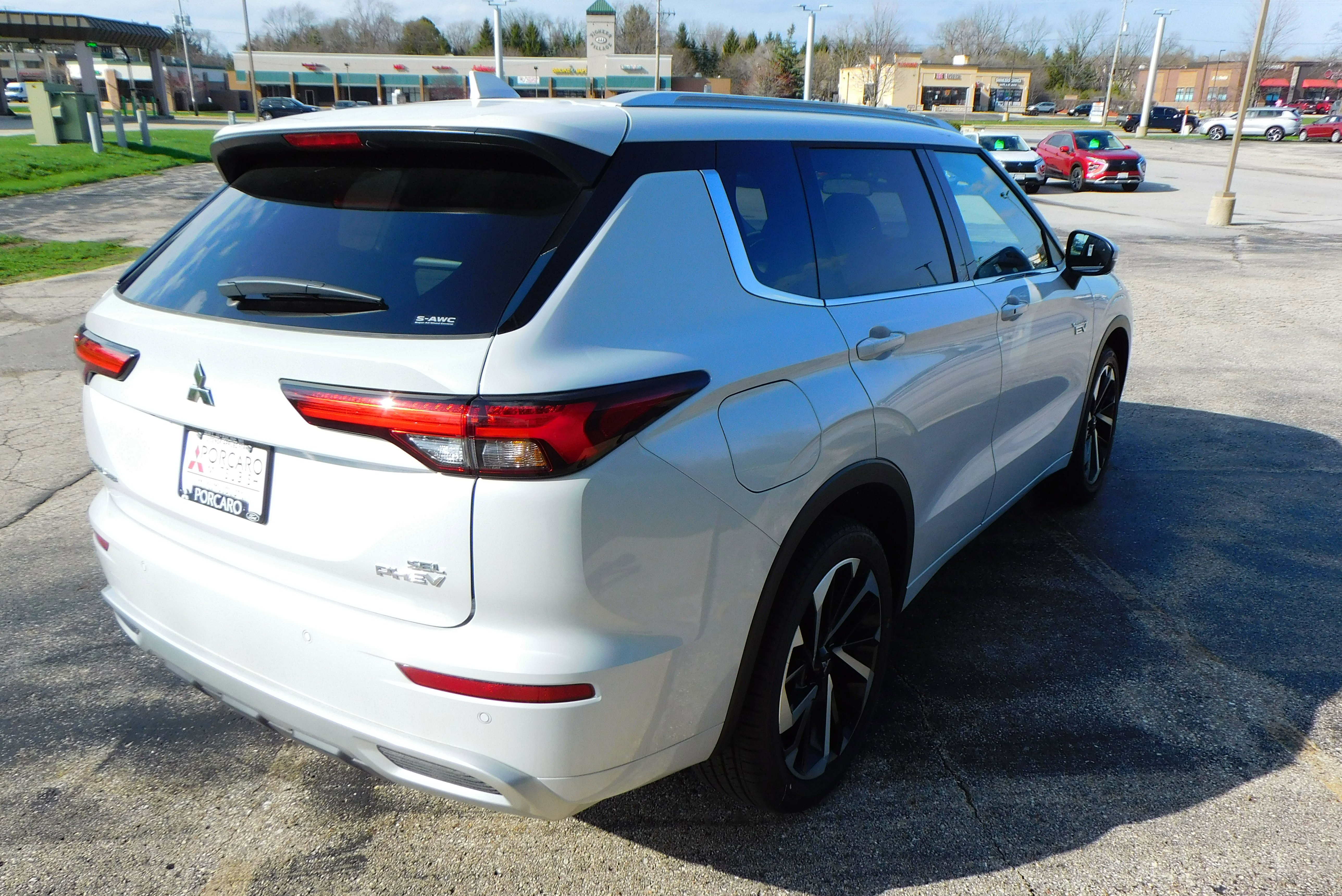 Used 2025 WHITE DIMD Mitsubishi SEL Platinum Edition image 7