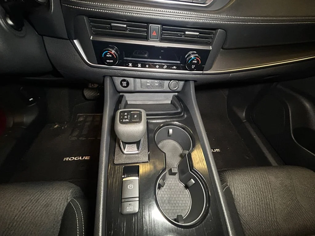 Used 2025 Scarlet Nissan SV image 12