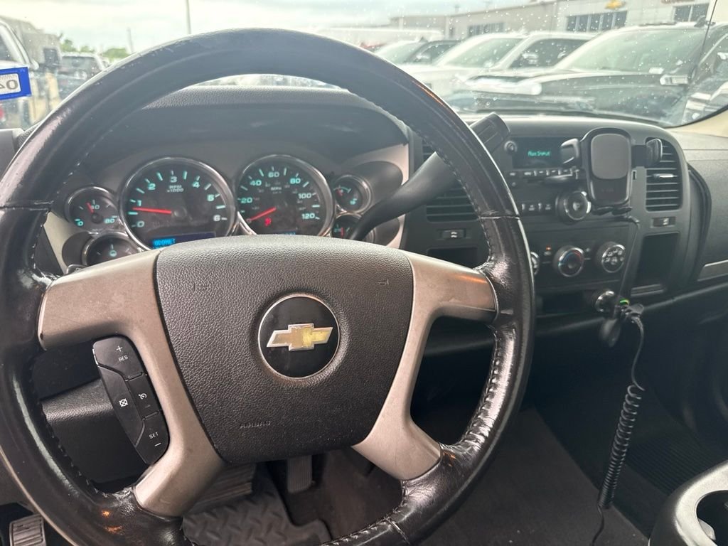 Used 2009  Chevrolet Work Truck image 7