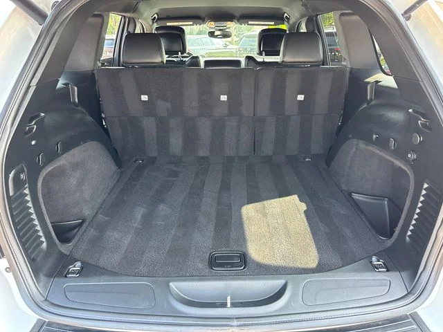 Used 2019 White Jeep Altitude image 31