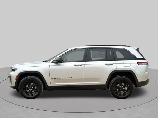 New 2026 Silver Zynith Exterior Paint Jeep Altitude image 8