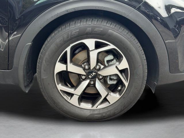 Used 2022 Red Kia LX image 47