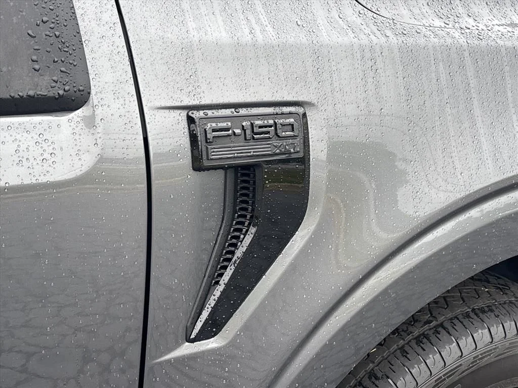 Used 2023 Gray Ford XLT image 11