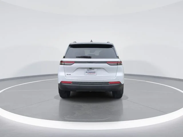Used 2023 White/off-white Jeep Altitude X image 7