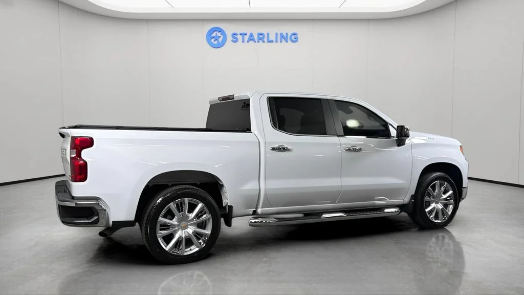 Used 2024 Summit White Chevrolet LT image 10